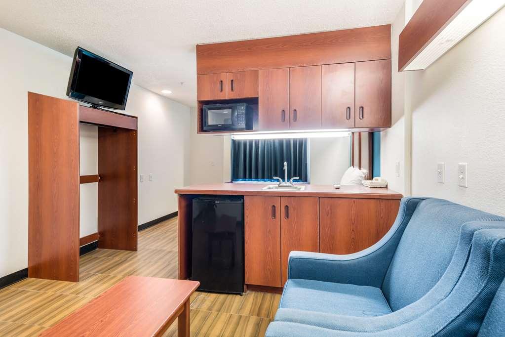 Americas Best Value Inn & Suites Brunswick Room photo