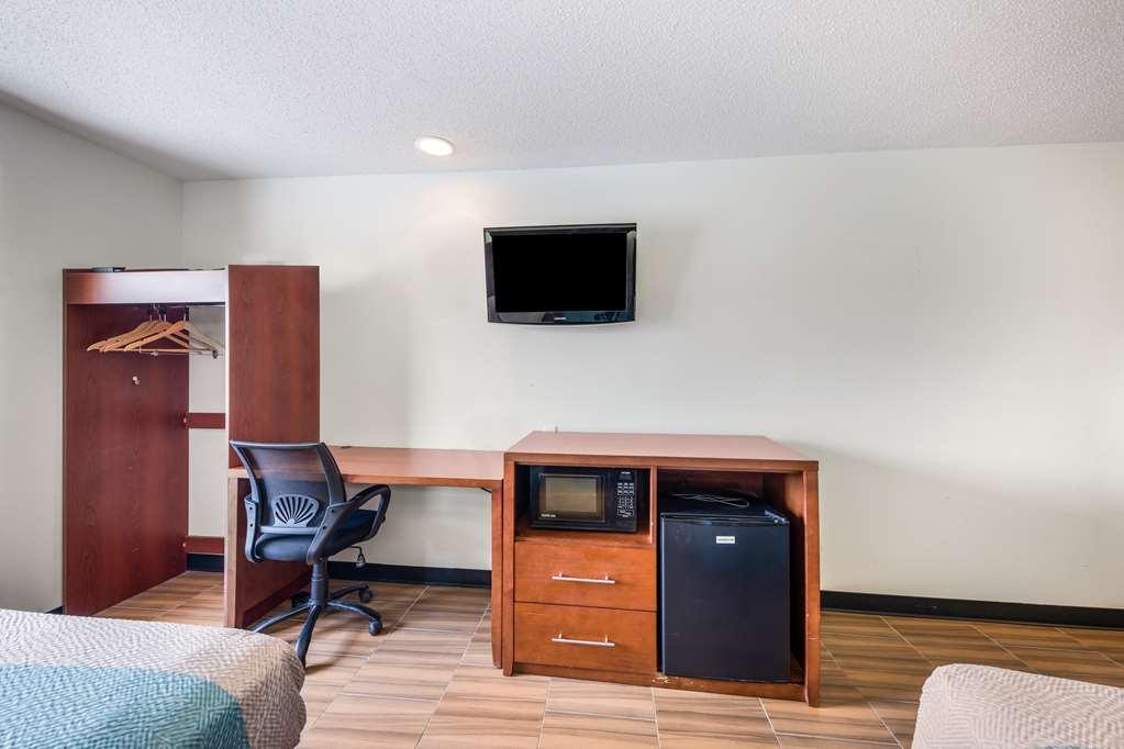 Americas Best Value Inn & Suites Brunswick Room photo