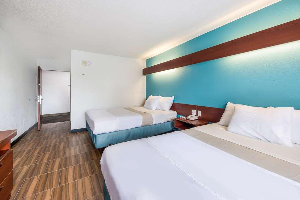 Americas Best Value Inn & Suites Brunswick Room photo
