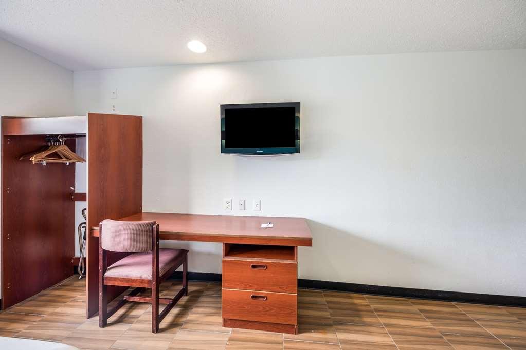 Americas Best Value Inn & Suites Brunswick Room photo