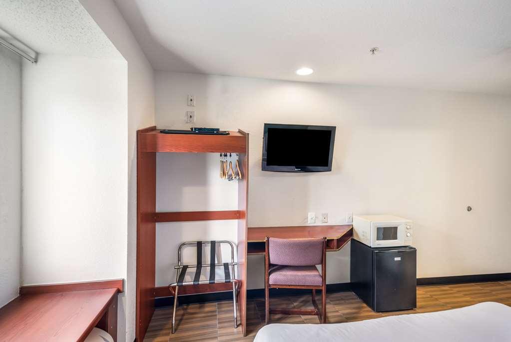 Americas Best Value Inn & Suites Brunswick Room photo