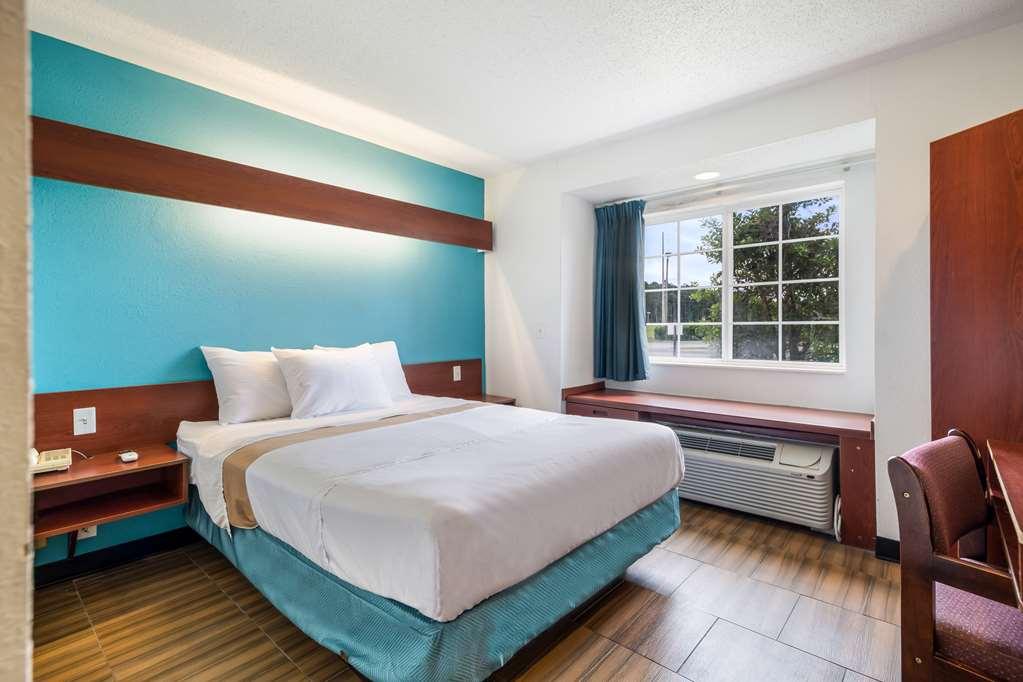 Americas Best Value Inn & Suites Brunswick Room photo