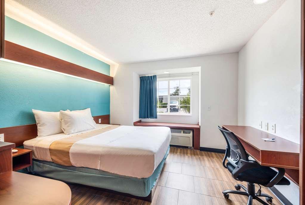 Americas Best Value Inn & Suites Brunswick Room photo