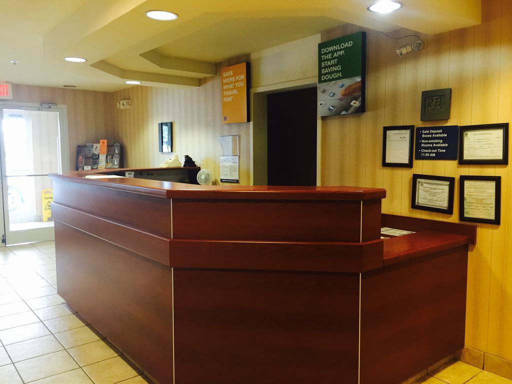 Americas Best Value Inn & Suites Brunswick Exterior photo