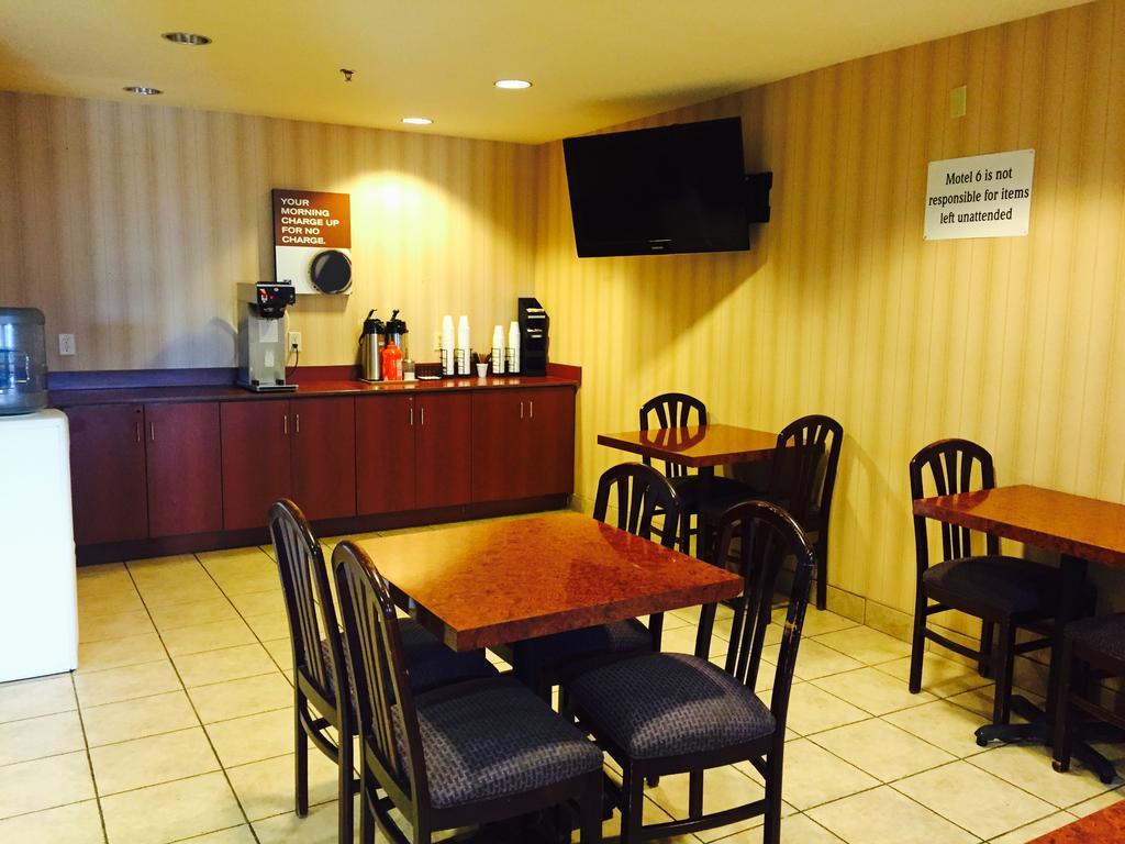 Americas Best Value Inn & Suites Brunswick Exterior photo