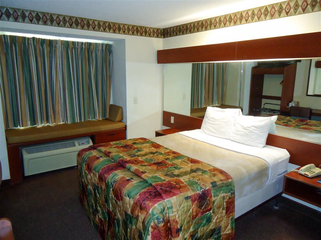 Americas Best Value Inn & Suites Brunswick Room photo