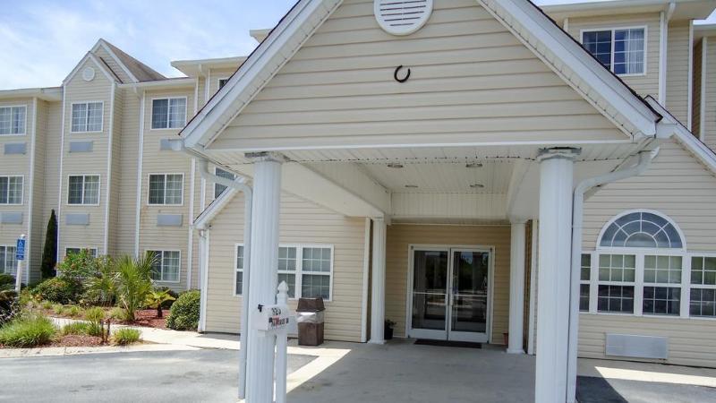 Americas Best Value Inn & Suites Brunswick Exterior photo
