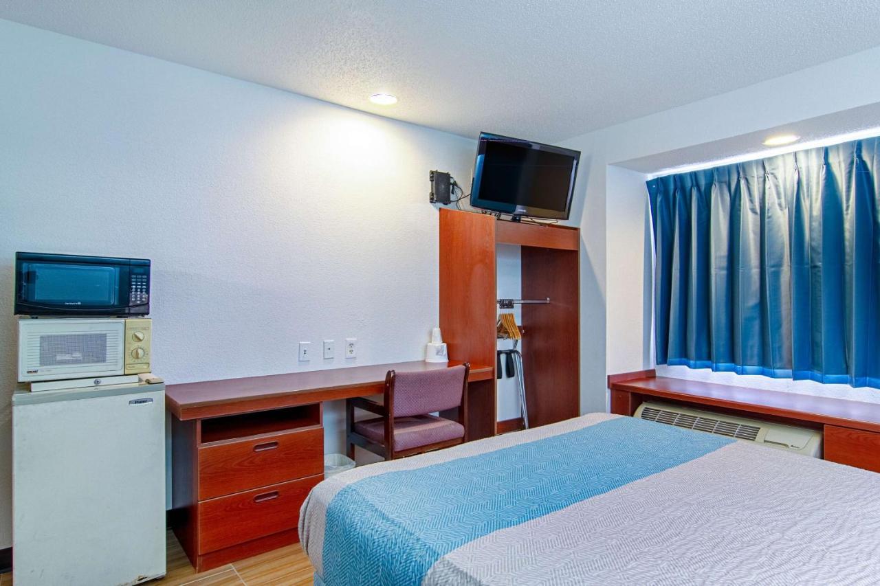 Americas Best Value Inn & Suites Brunswick Exterior photo