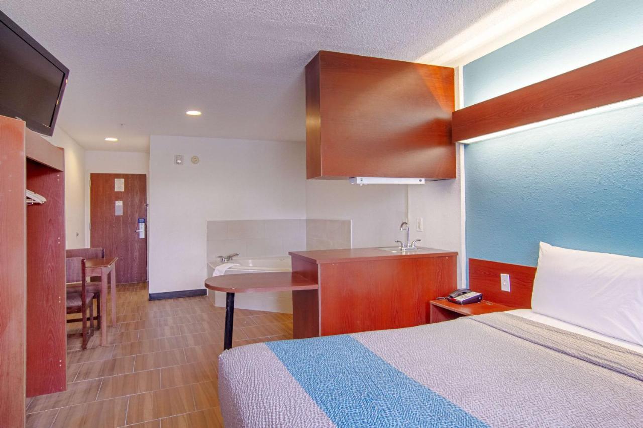 Americas Best Value Inn & Suites Brunswick Exterior photo